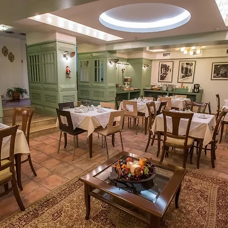 Hotell Apollonion Karpenísion